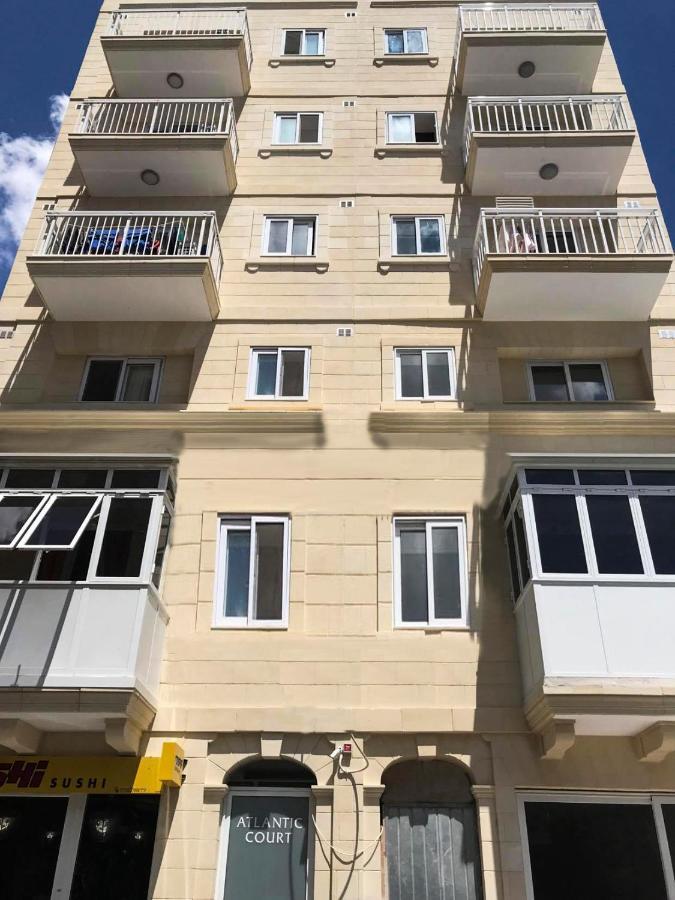 F10 Room 1, Private Double Room With Private Bathroom In Shared Flat Msida Buitenkant foto
