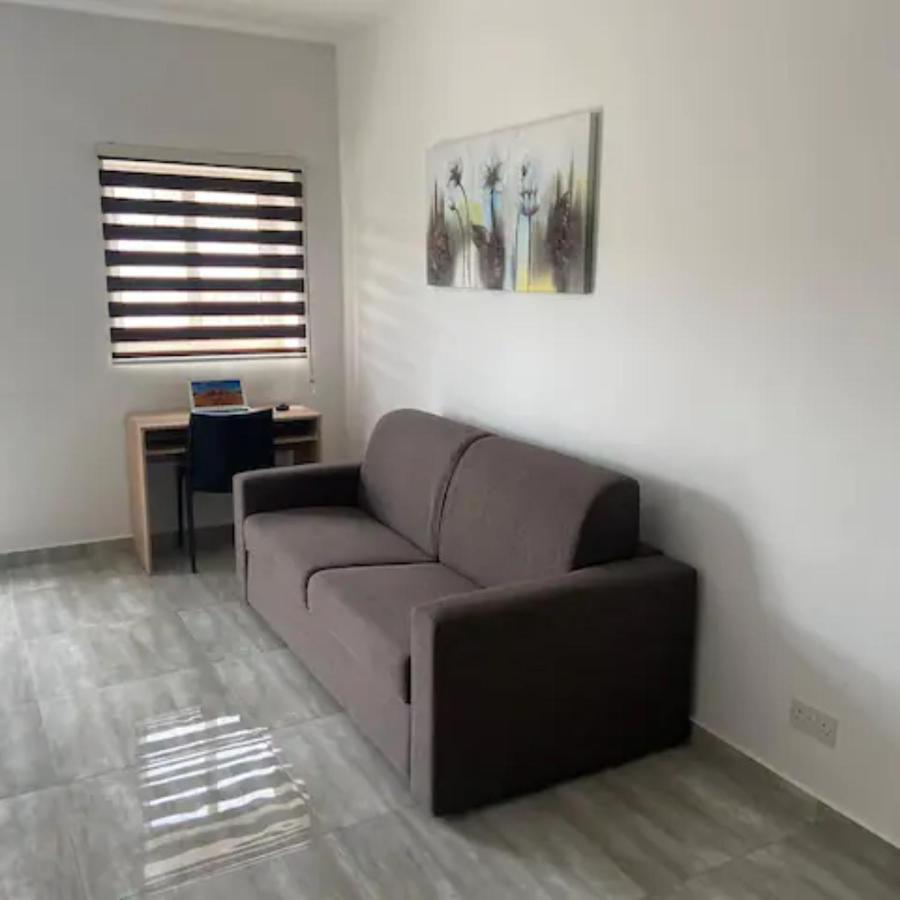 F10 Room 1, Private Double Room With Private Bathroom In Shared Flat Msida Buitenkant foto